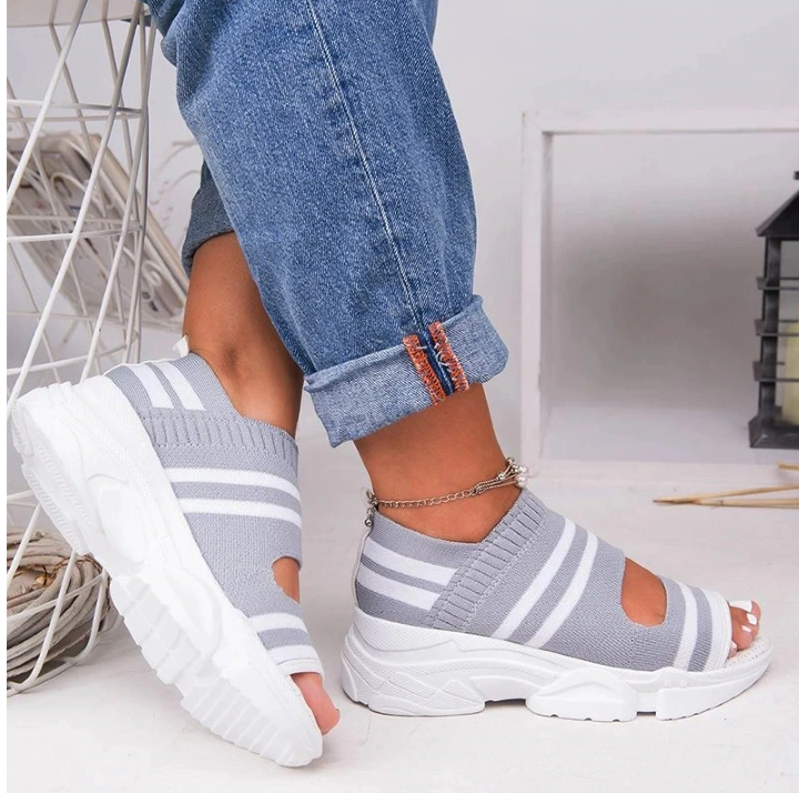 Comfortable Woven Peep-toe Sandals - Koyers