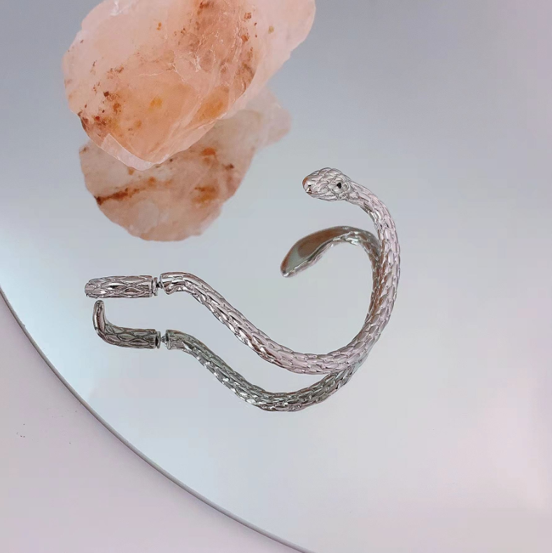 Slytherin Earcuff (Unisex) - Koyers