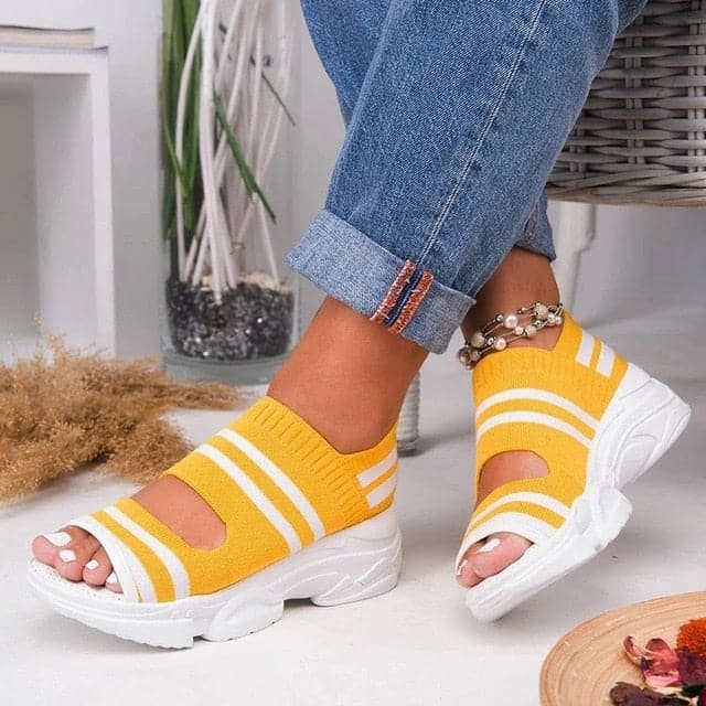 Comfortable Woven Peep-toe Sandals - Koyers